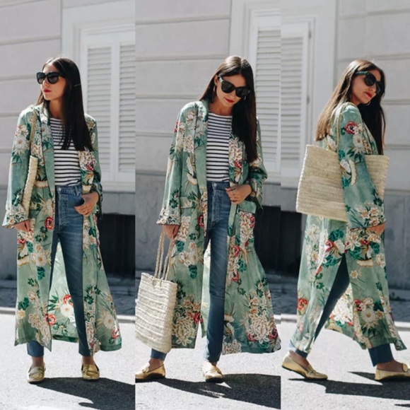 5 ⭐️ Rated Satin Kimono Cardigan Duster NWT Floral - Picture 7 of 9